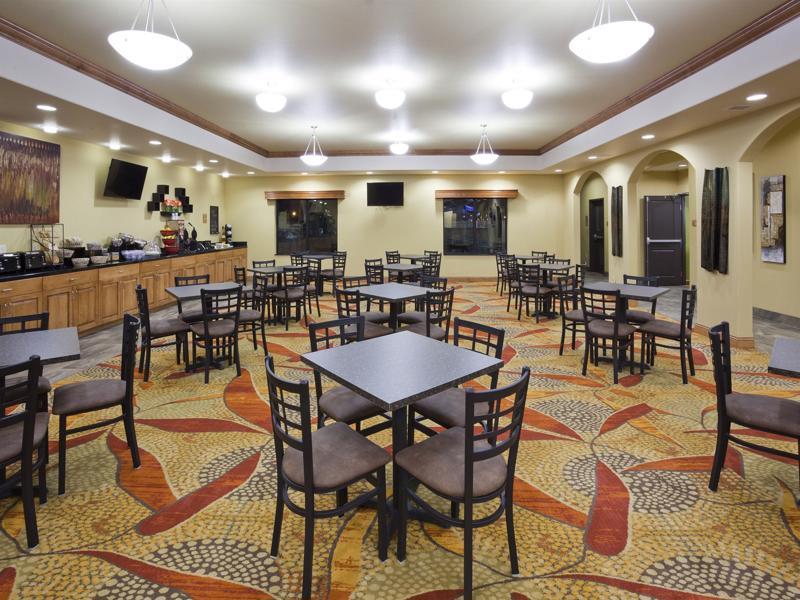 Grand Forks Lodge And Suites المظهر الخارجي الصورة