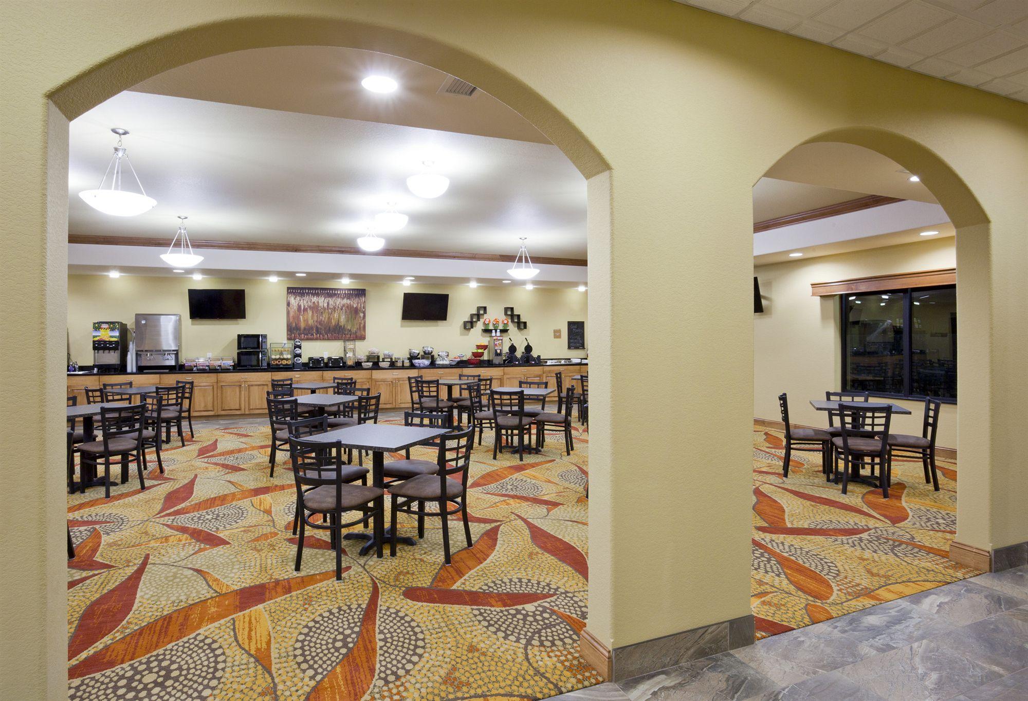 Grand Forks Lodge And Suites المظهر الخارجي الصورة