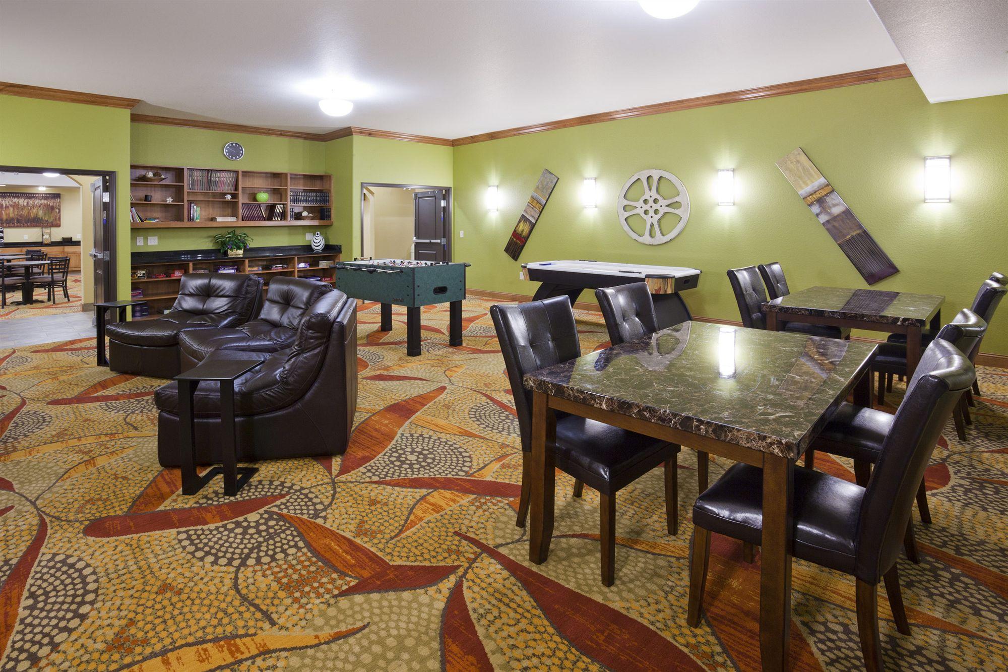 Grand Forks Lodge And Suites المظهر الخارجي الصورة