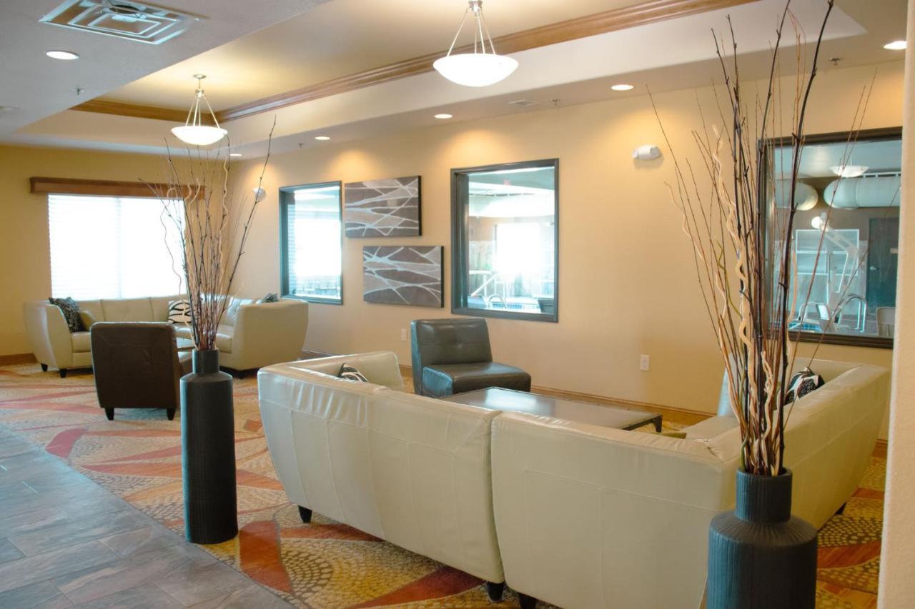 Grand Forks Lodge And Suites المظهر الخارجي الصورة