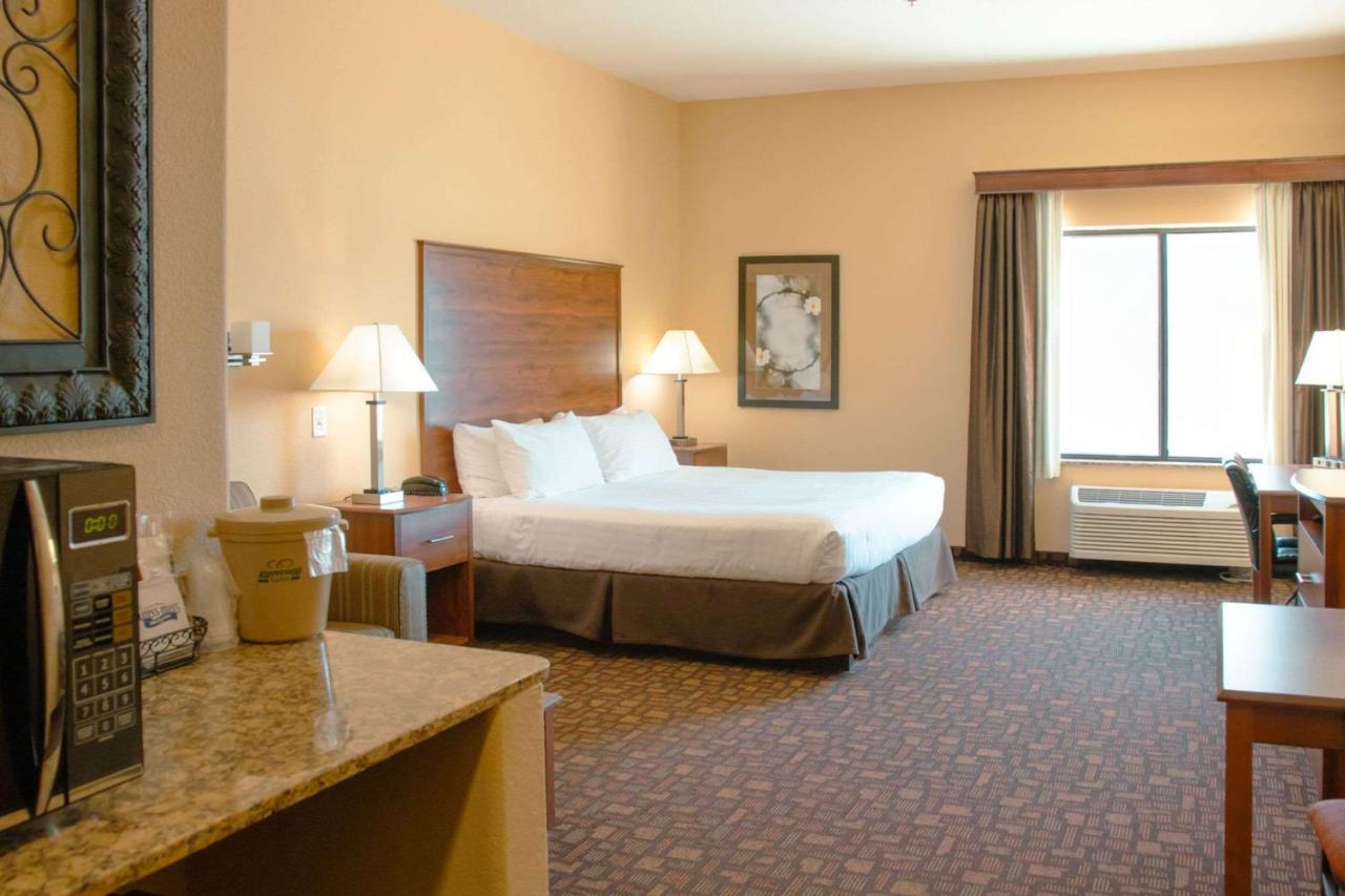 Grand Forks Lodge And Suites المظهر الخارجي الصورة