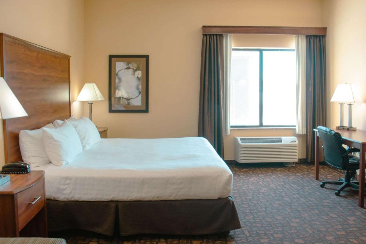 Grand Forks Lodge And Suites المظهر الخارجي الصورة