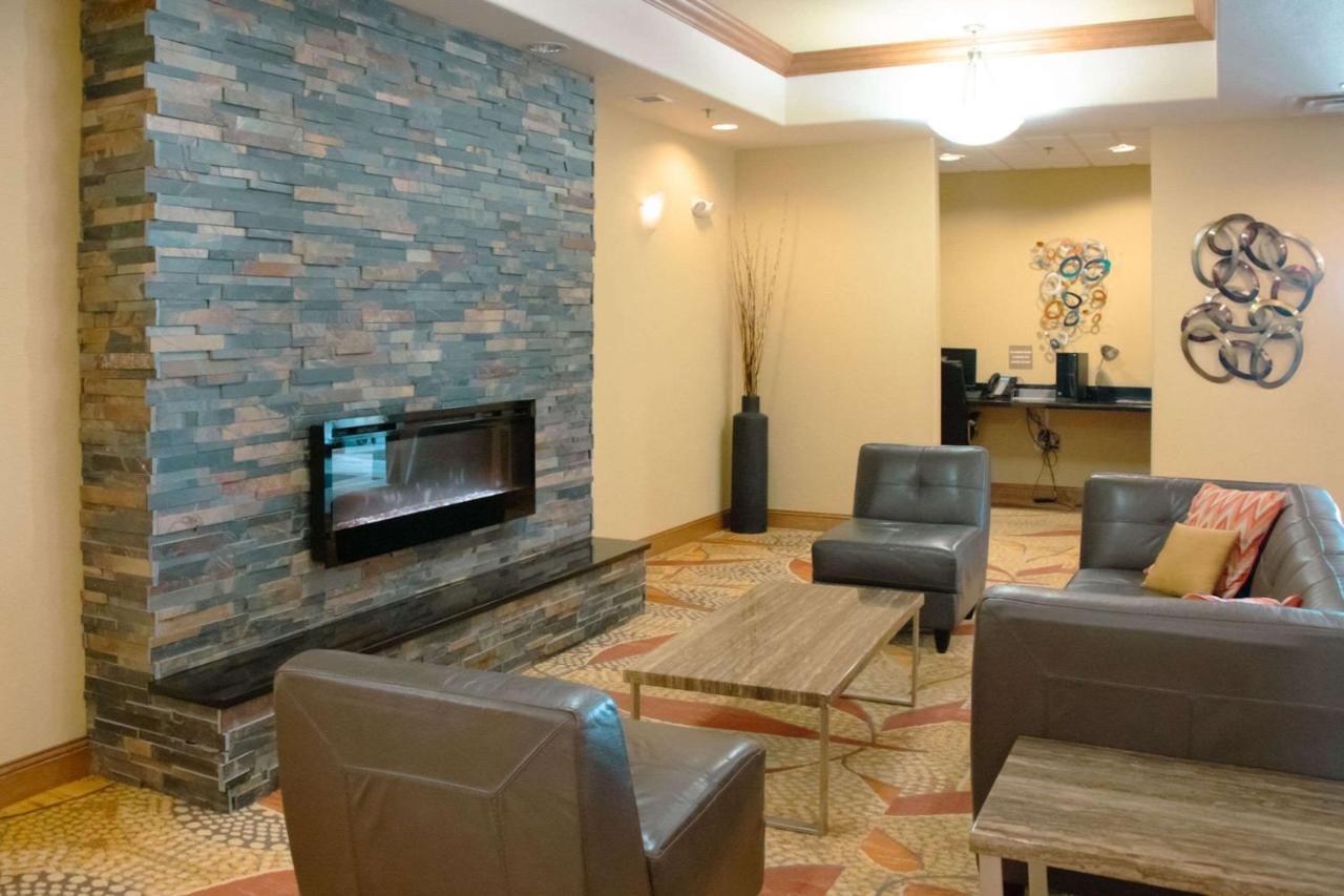 Grand Forks Lodge And Suites المظهر الخارجي الصورة