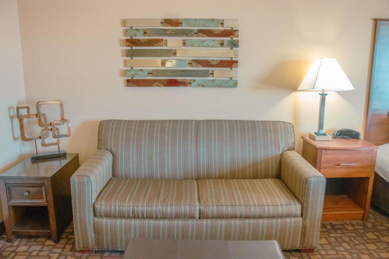 Grand Forks Lodge And Suites المظهر الخارجي الصورة