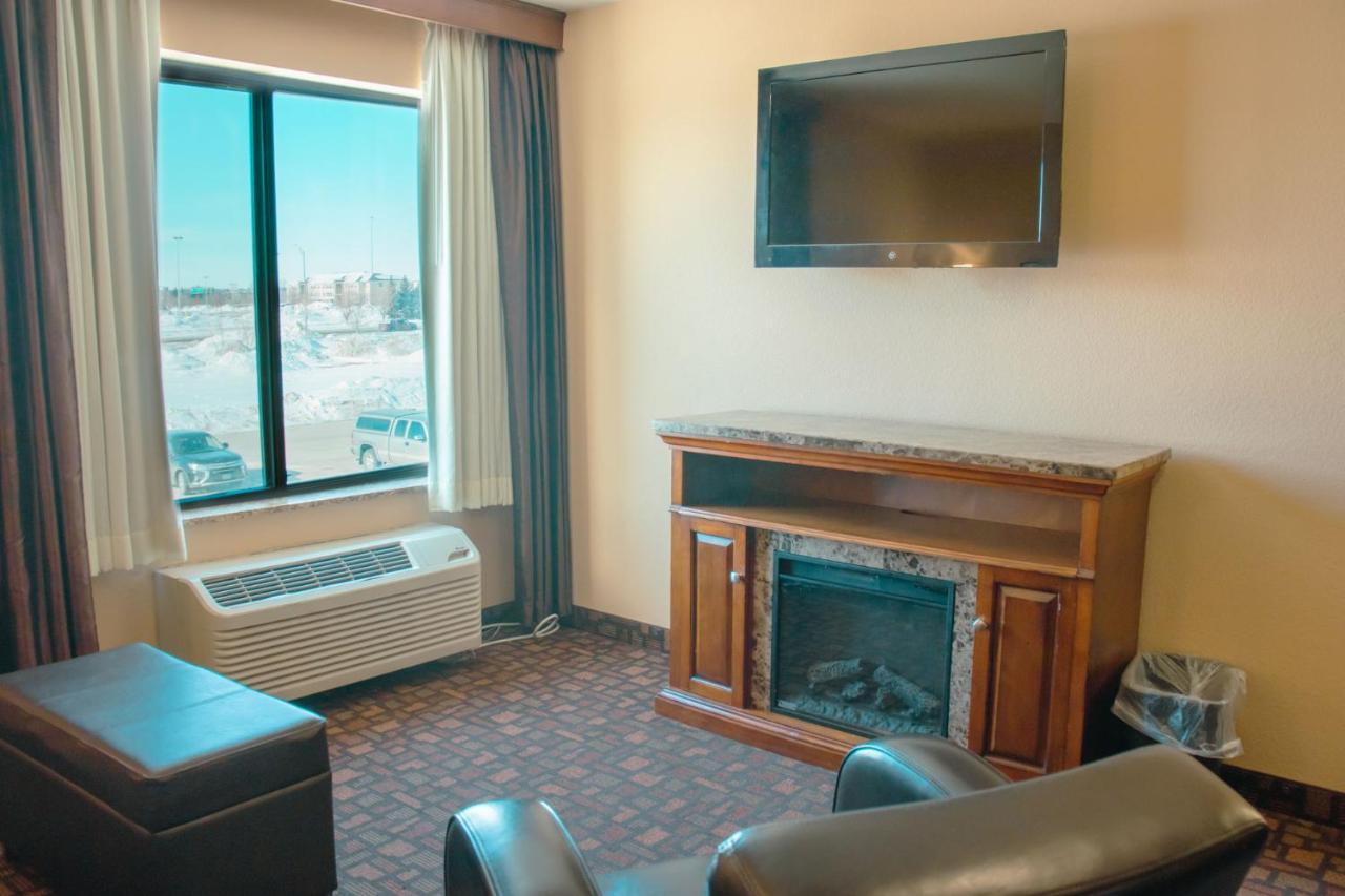 Grand Forks Lodge And Suites المظهر الخارجي الصورة