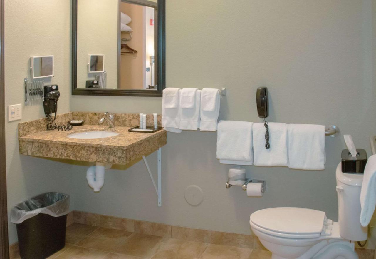 Grand Forks Lodge And Suites المظهر الخارجي الصورة