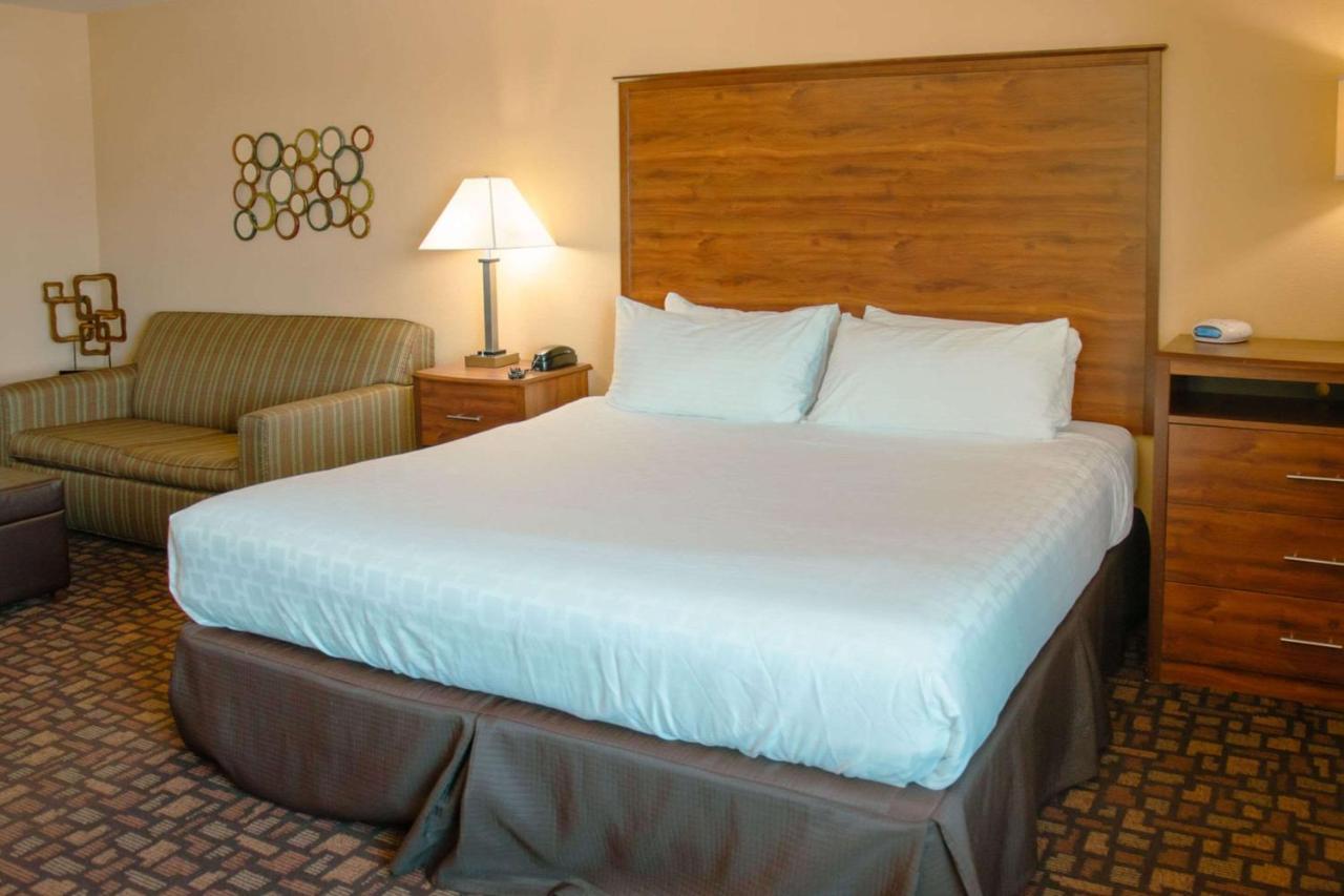 Grand Forks Lodge And Suites المظهر الخارجي الصورة