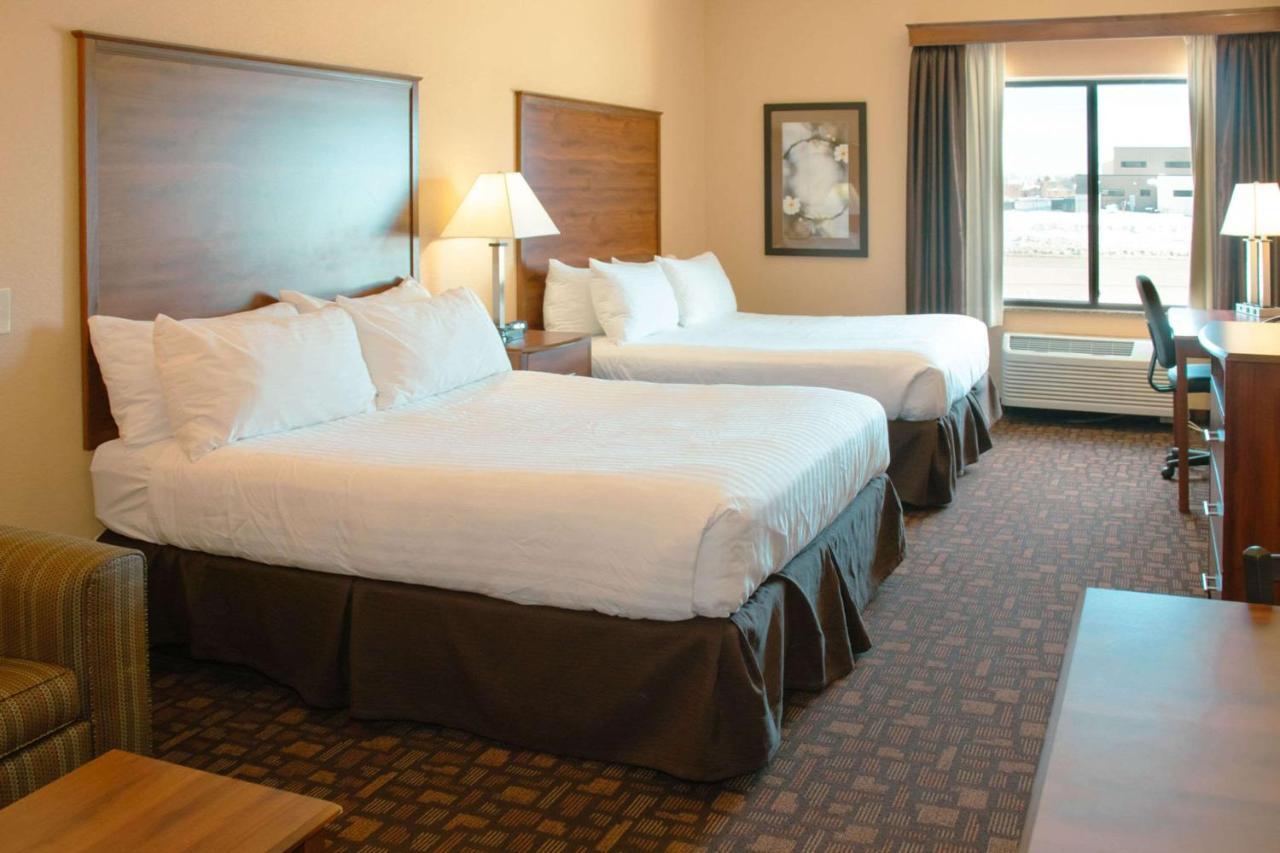 Grand Forks Lodge And Suites المظهر الخارجي الصورة