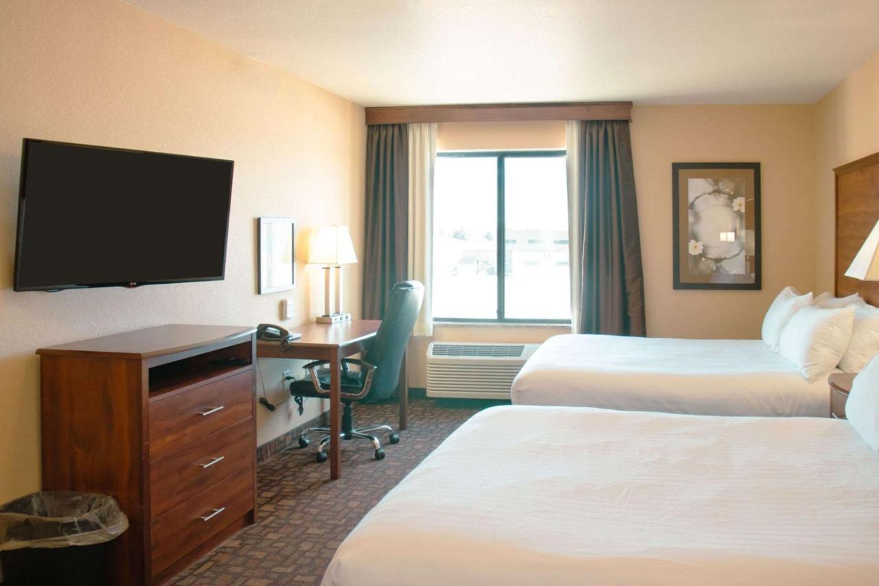 Grand Forks Lodge And Suites المظهر الخارجي الصورة