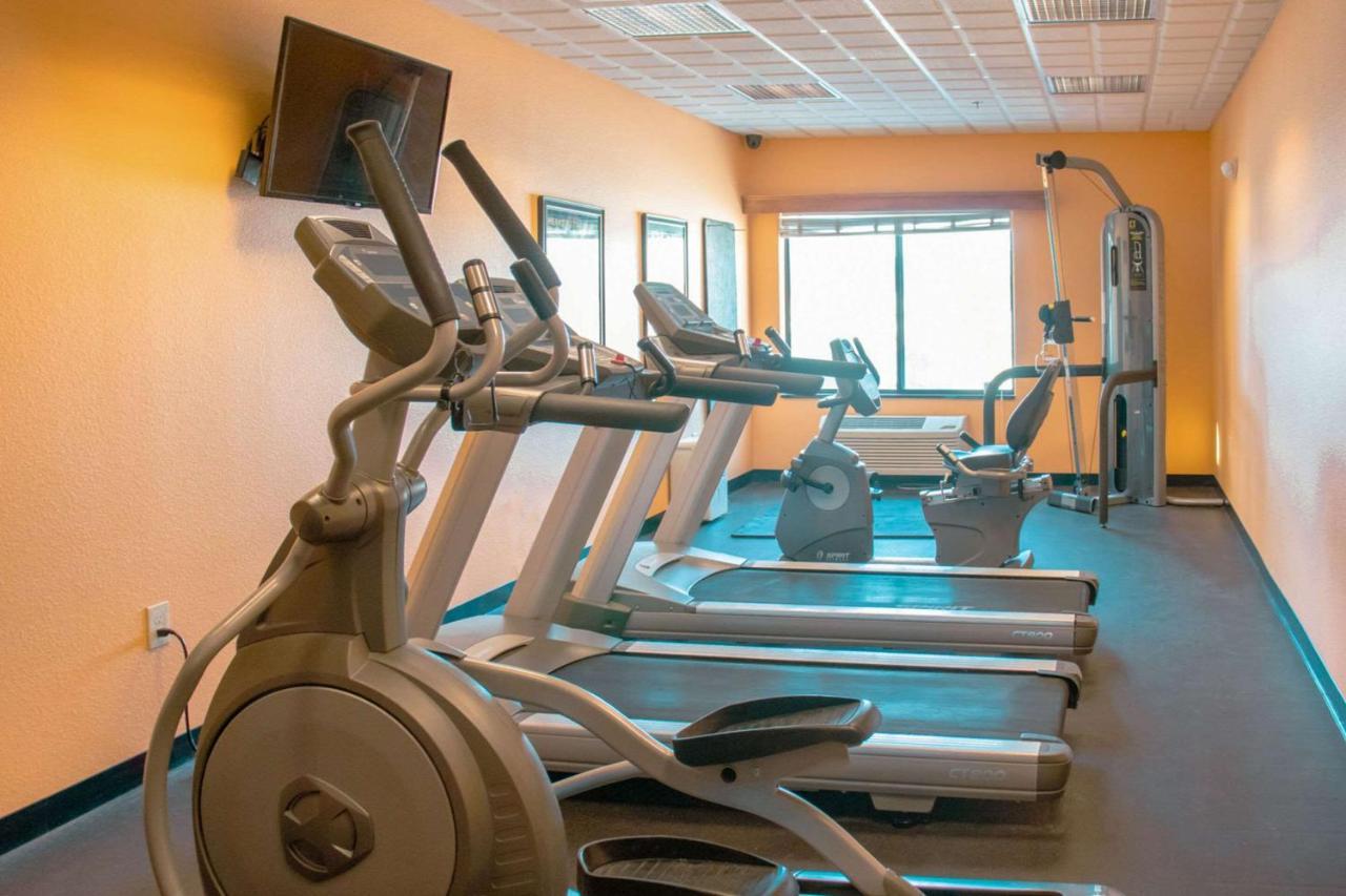Grand Forks Lodge And Suites المظهر الخارجي الصورة