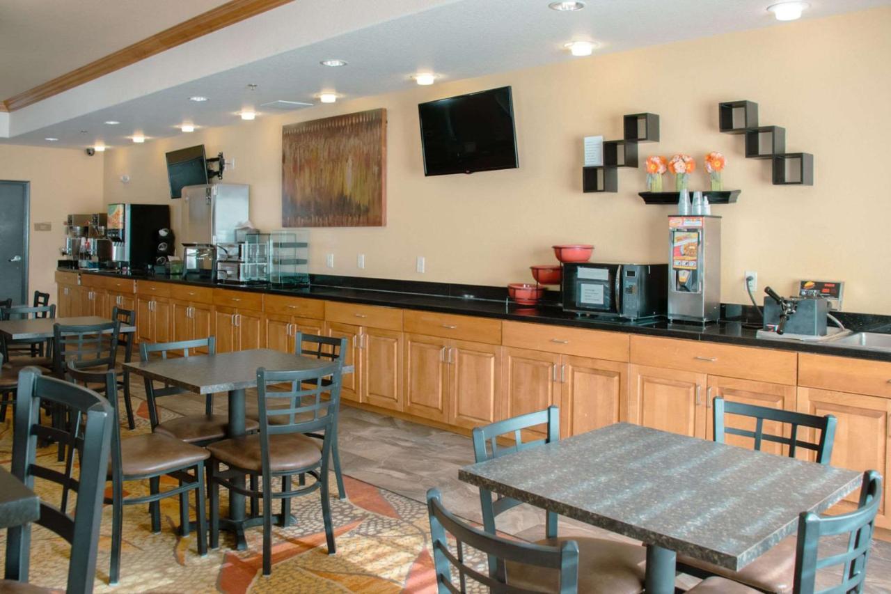 Grand Forks Lodge And Suites المظهر الخارجي الصورة