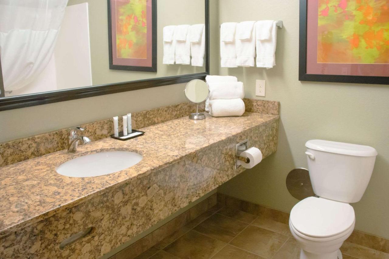 Grand Forks Lodge And Suites المظهر الخارجي الصورة