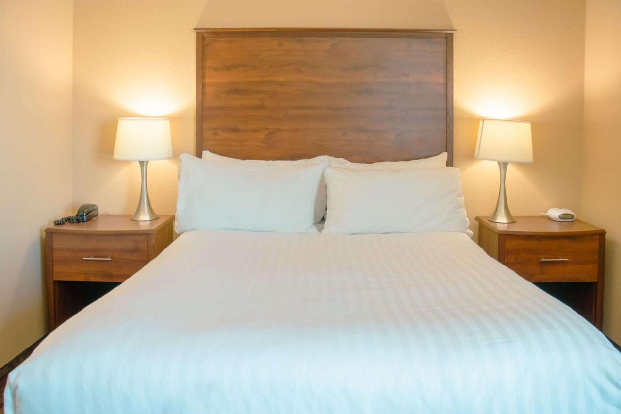 Grand Forks Lodge And Suites المظهر الخارجي الصورة
