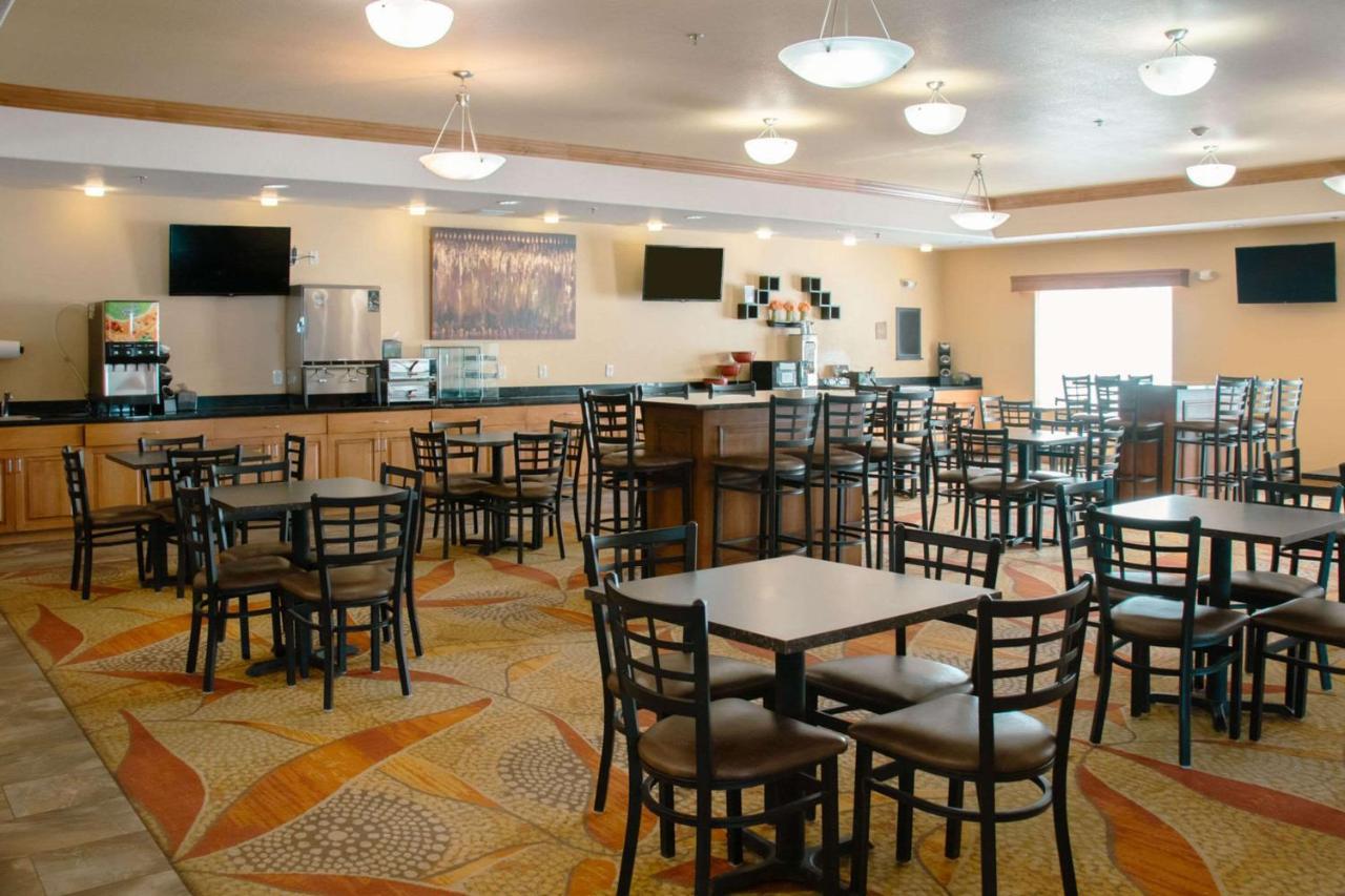 Grand Forks Lodge And Suites المظهر الخارجي الصورة