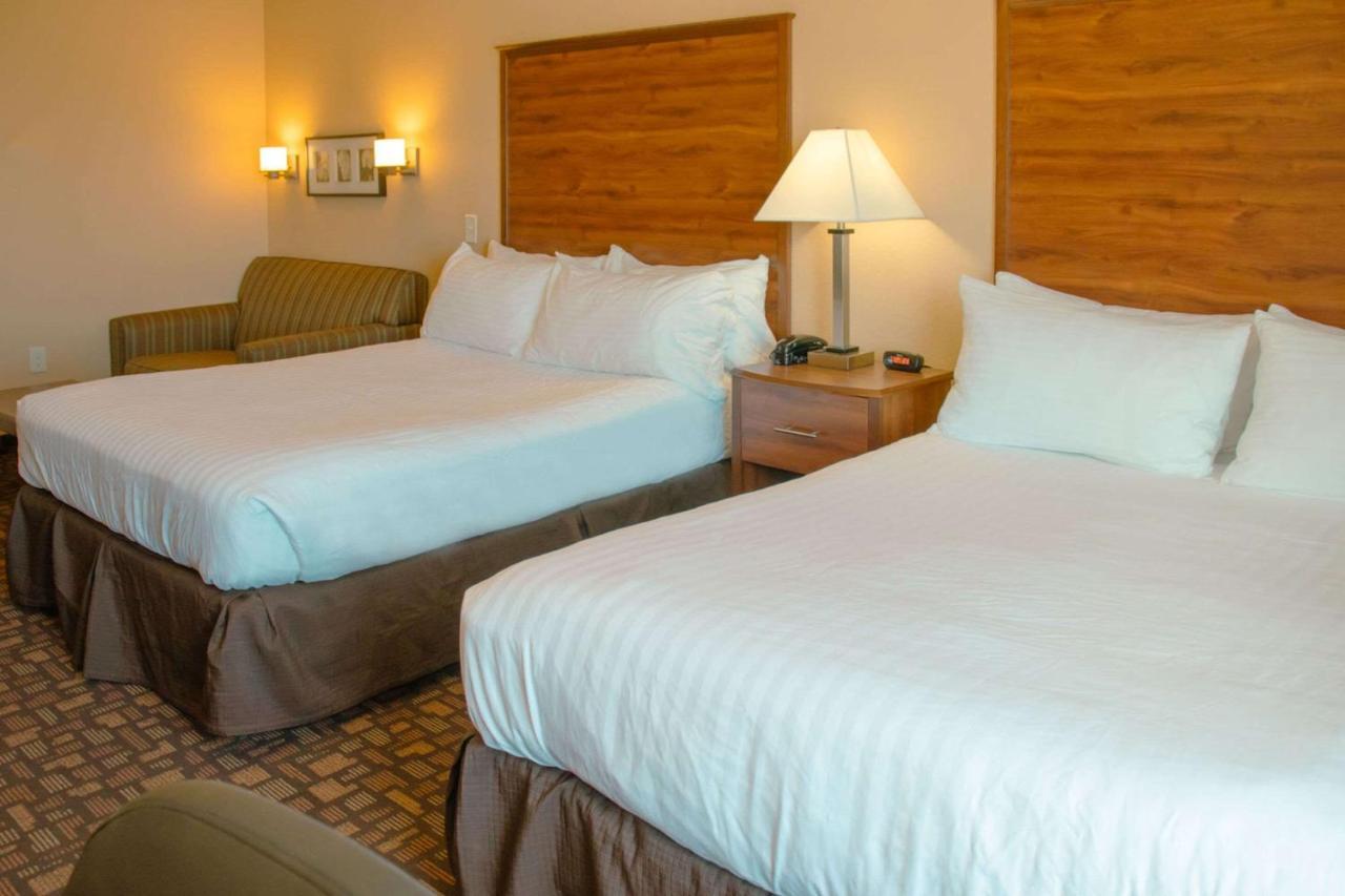 Grand Forks Lodge And Suites المظهر الخارجي الصورة