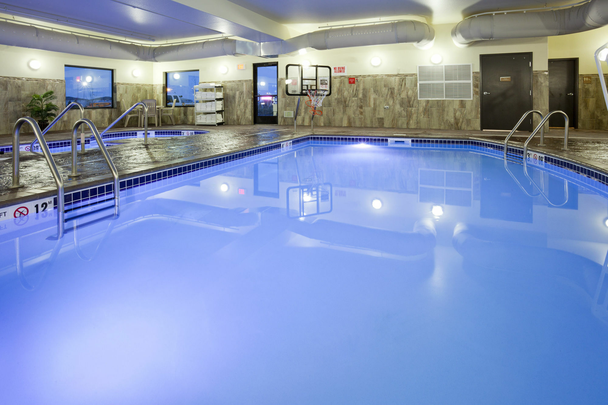 Grand Forks Lodge And Suites المظهر الخارجي الصورة