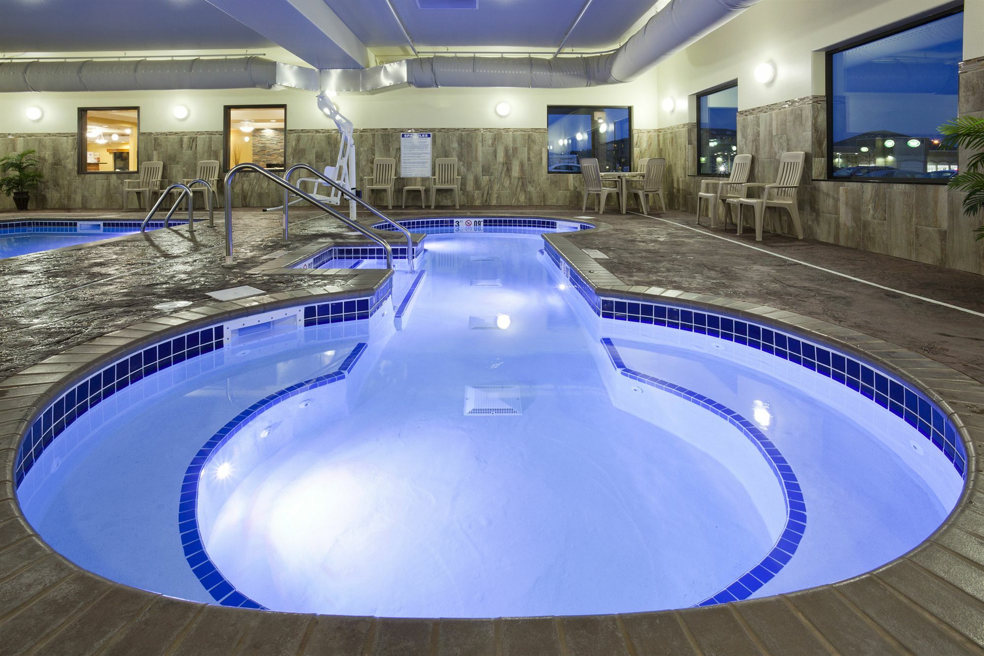 Grand Forks Lodge And Suites المظهر الخارجي الصورة